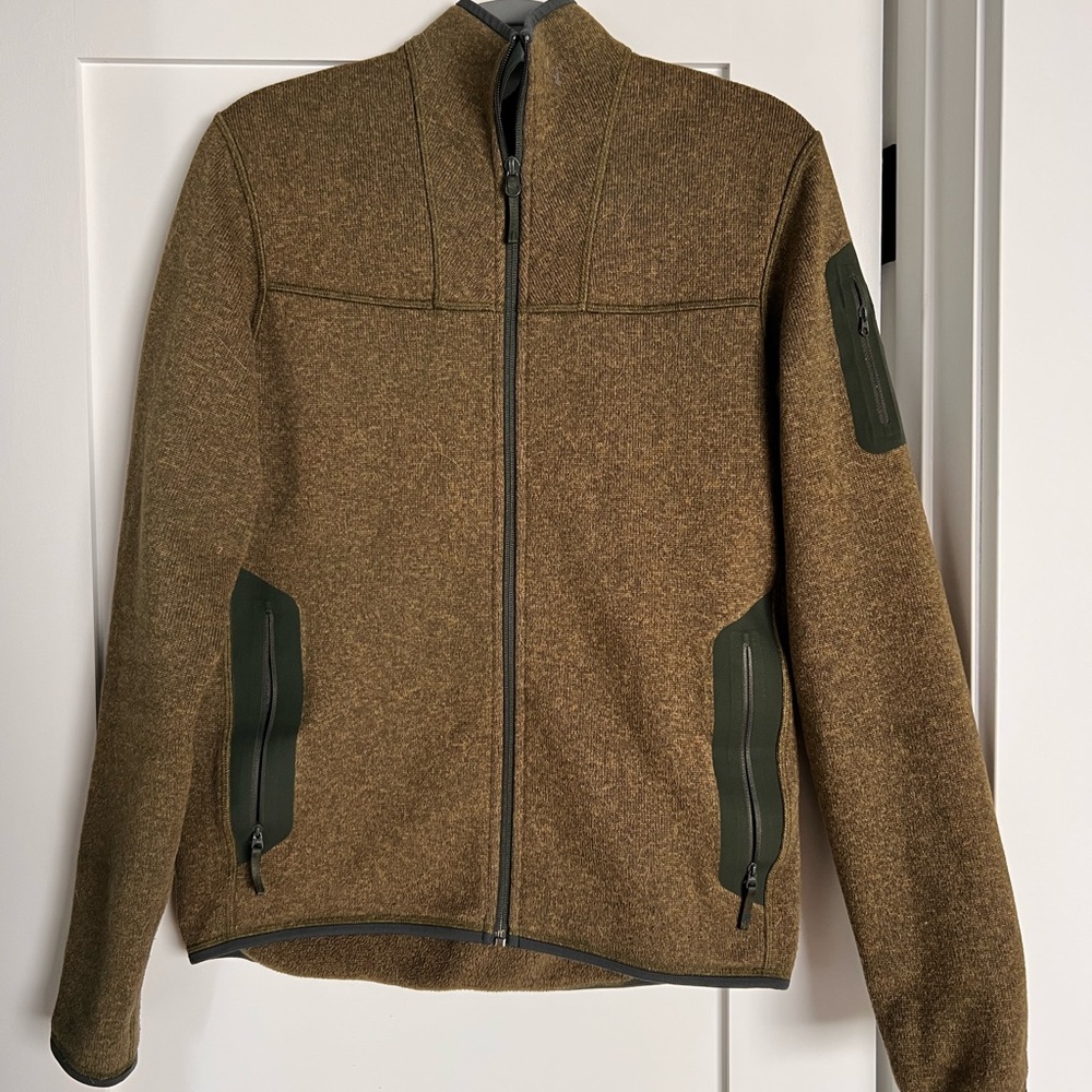 Arc’teryx green mens covert cardigan, size medium.